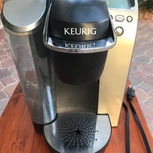 Kerrigan coffer maker and K-cup storage